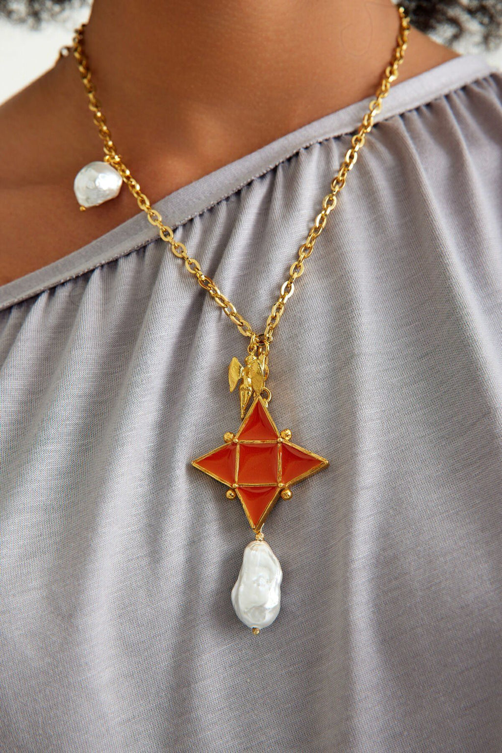Baroque Red Star Necklace, Incili