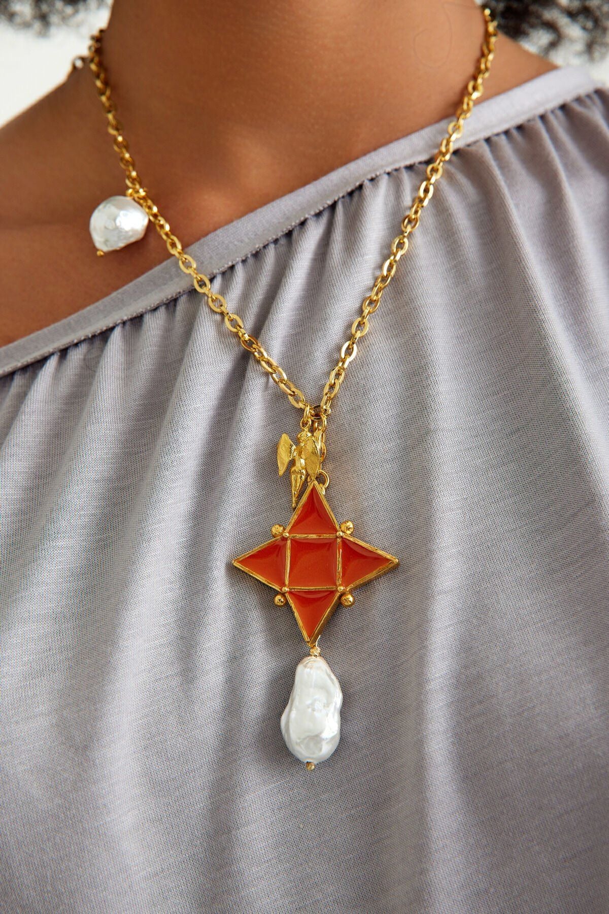 Baroque Red Star Necklace, Incili