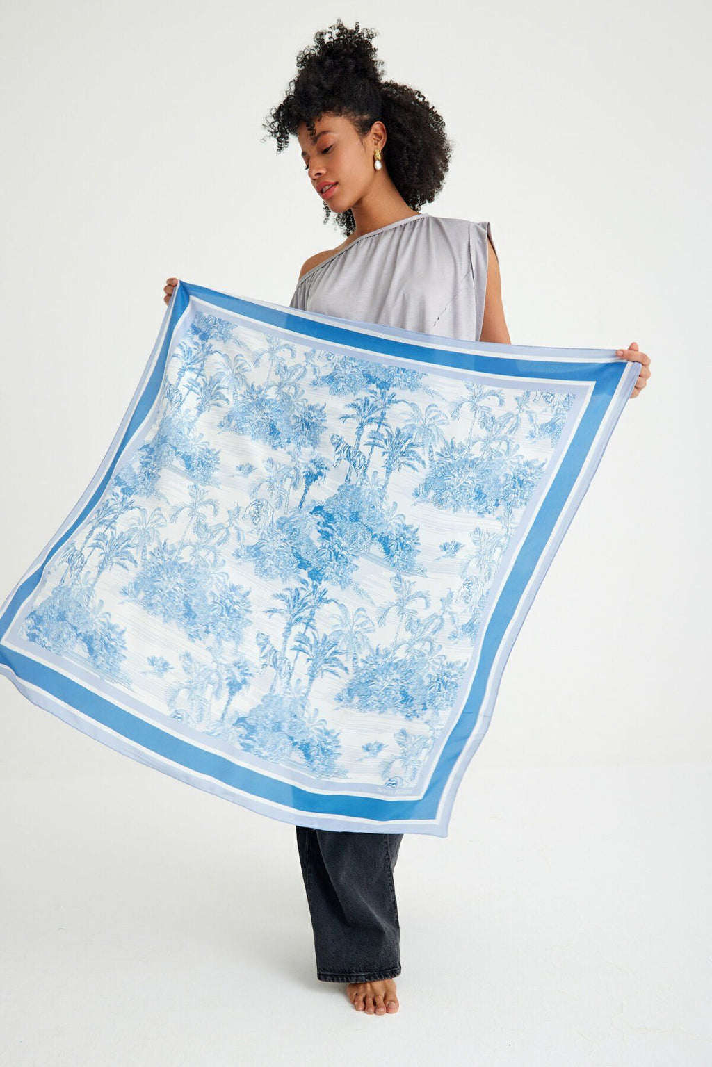 Toile de Jouy Azure - 105 X 105 Cm Silk Scarf