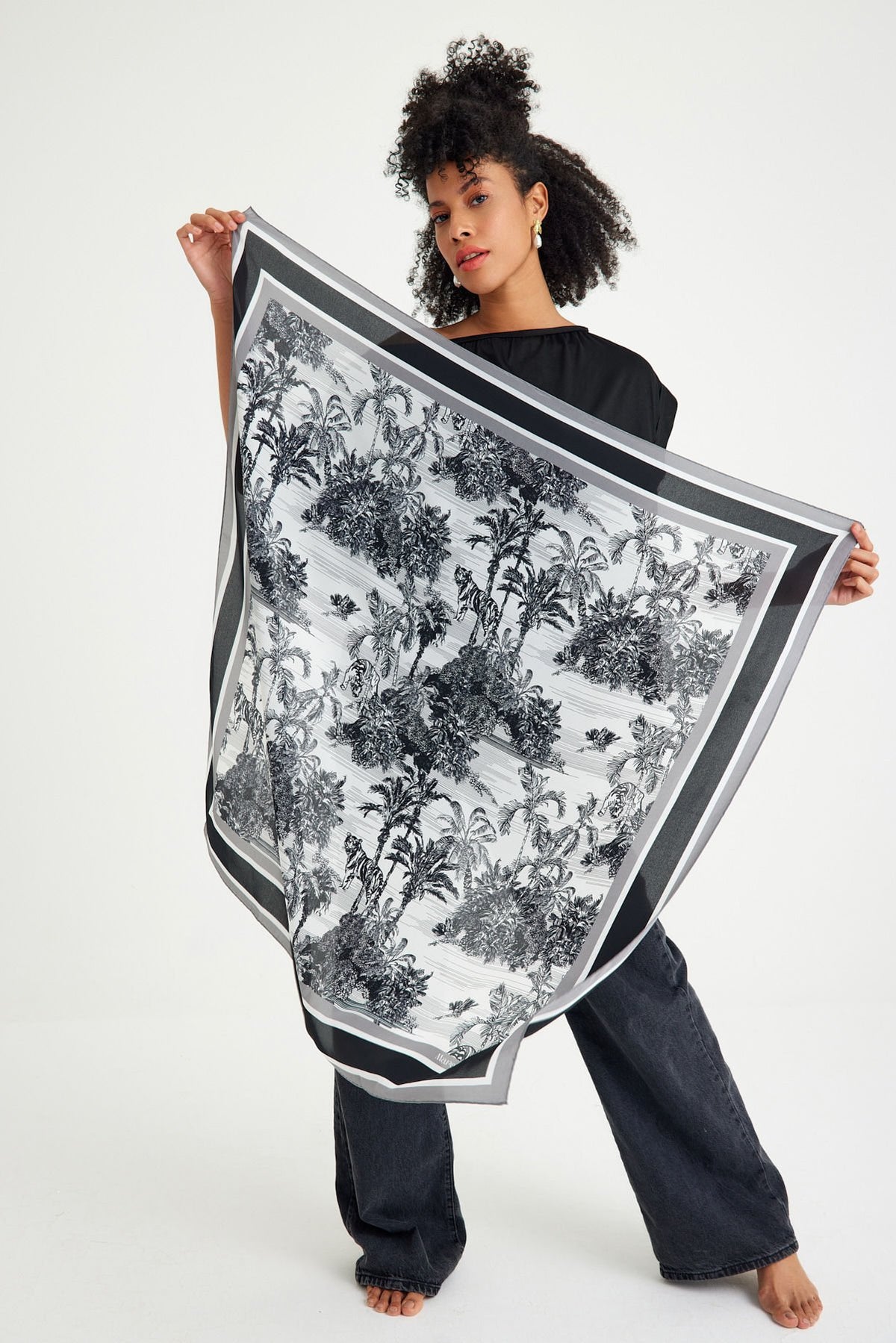 Toile de Jouy Fume Blanc - 105 X 105 Cm Silk Scarf