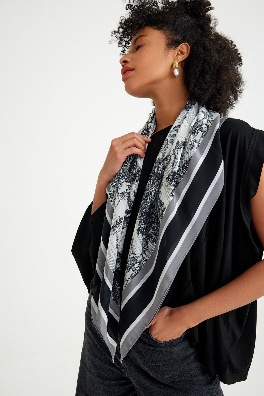 Toile de Jouy Fume Blanc - 105 X 105 Cm Silk Scarf