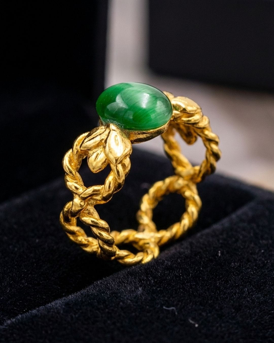 Wreath Emerald Ring