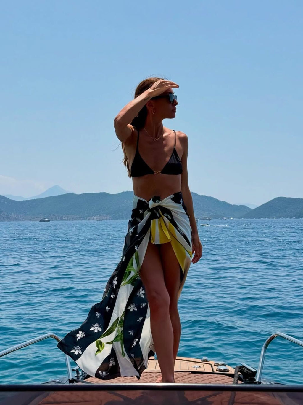 Flying Bee Silk Scarf - 140 X 140 Cm