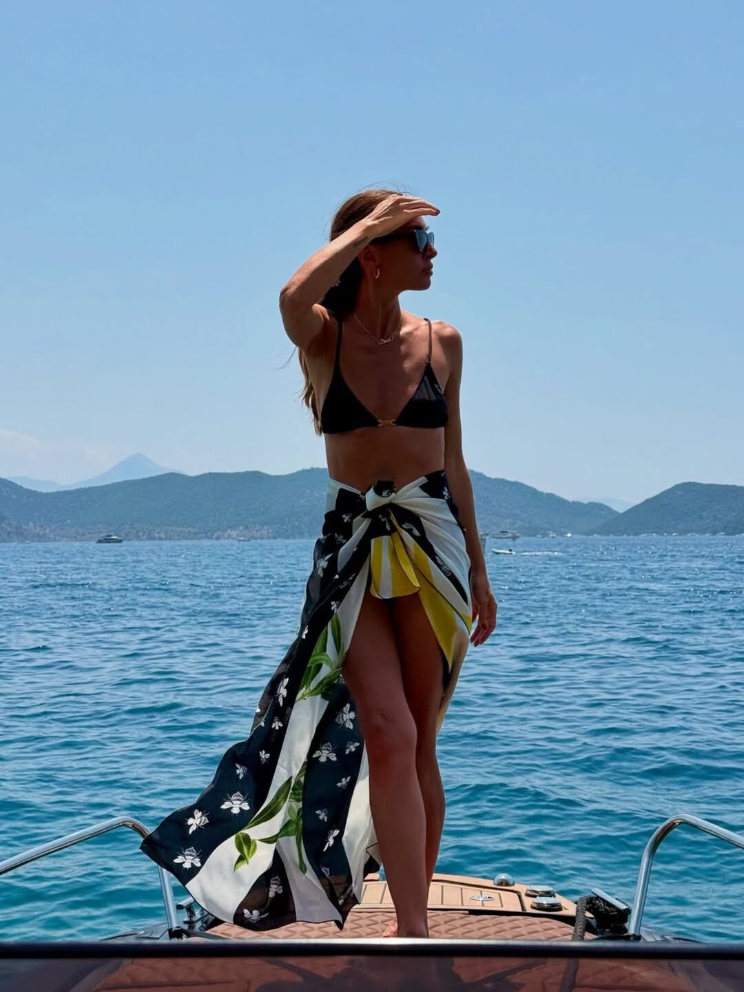 Flying Bee Silk Scarf - 140 X 140 Cm