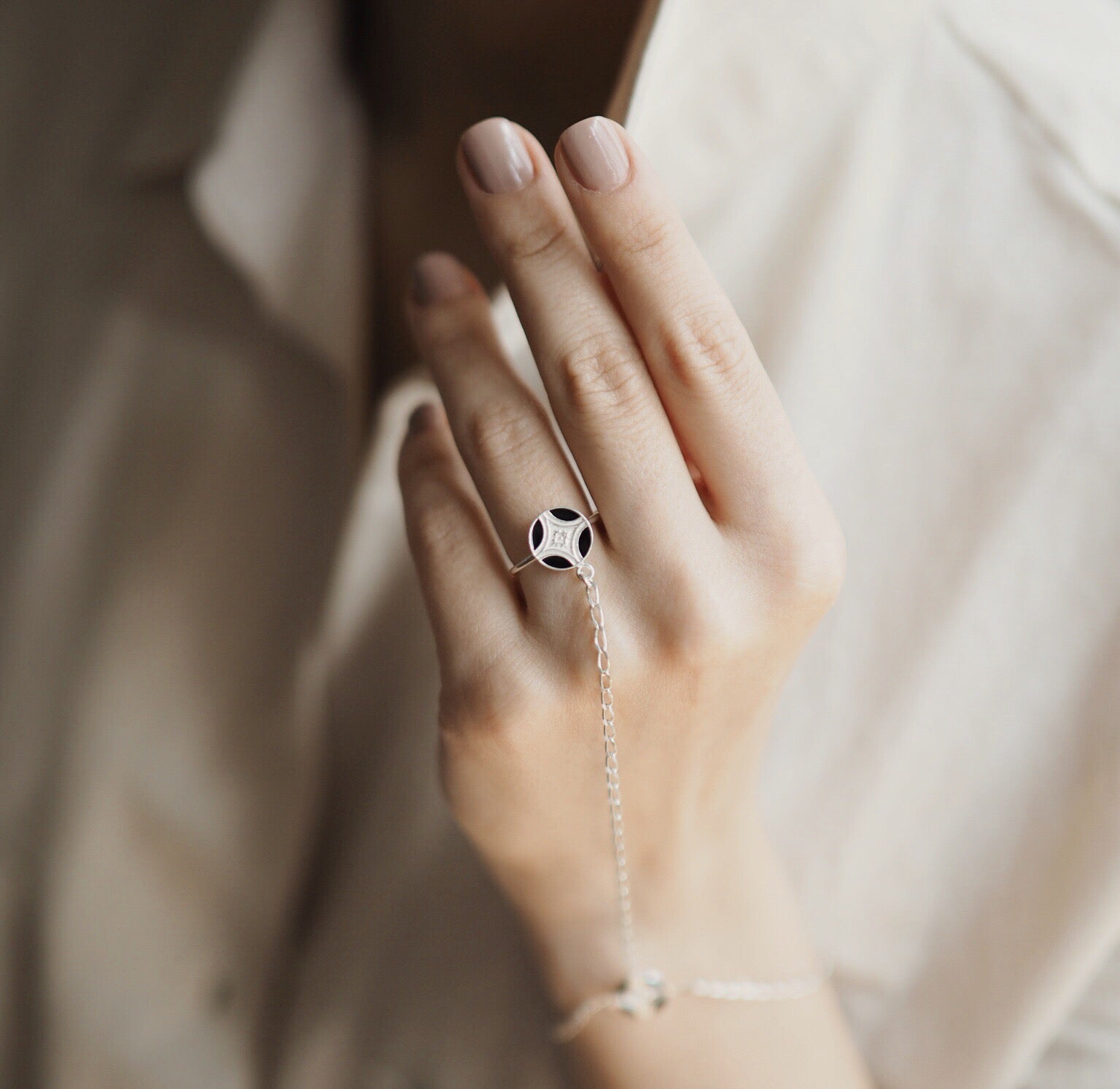 Mari Single Ring Finger Bracelet S