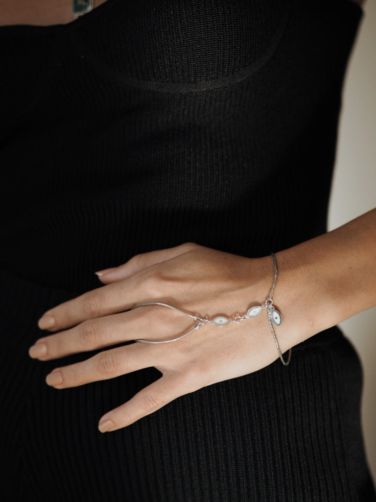 Eye Finger Bracelet S